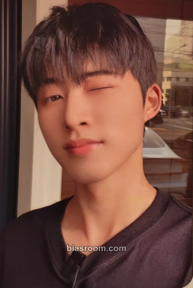 B.I Waterfall Photocard - B.I K-pop photocard