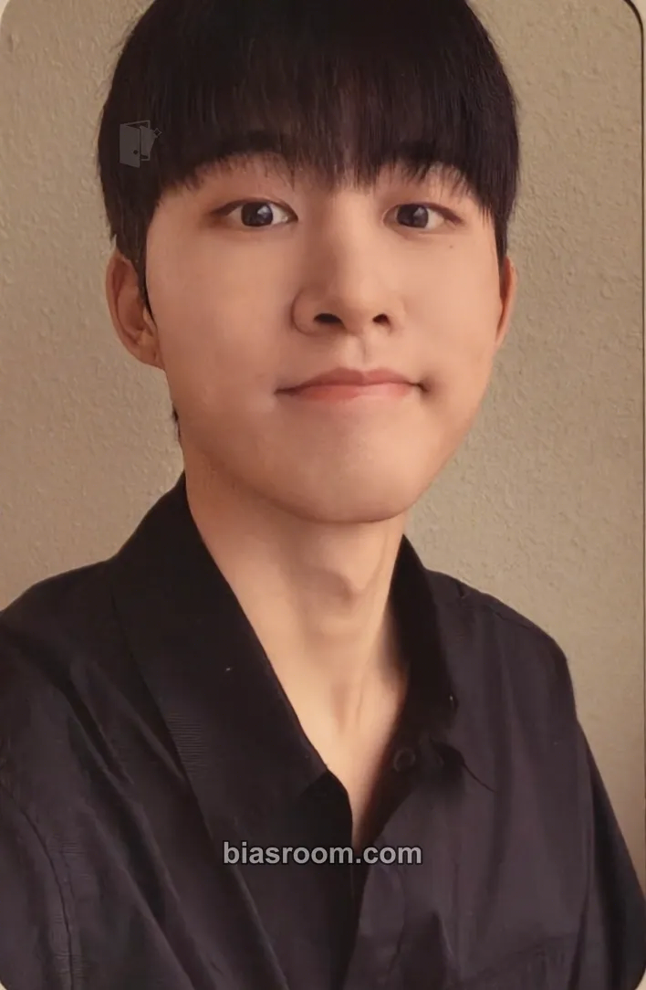 B.I Waterfall Photocard - B.I K-pop photocard