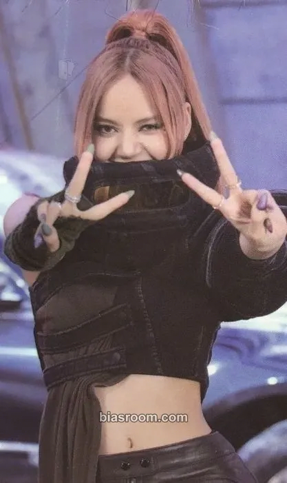 Lisa 'Born Pink' 2nd World Tour Photocard - BLACKPINK - BLACKPINK K-pop photocard