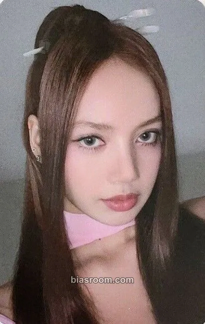 Lisa BORN PINK Photocard - BLACKPINK - BLACKPINK K-pop photocard