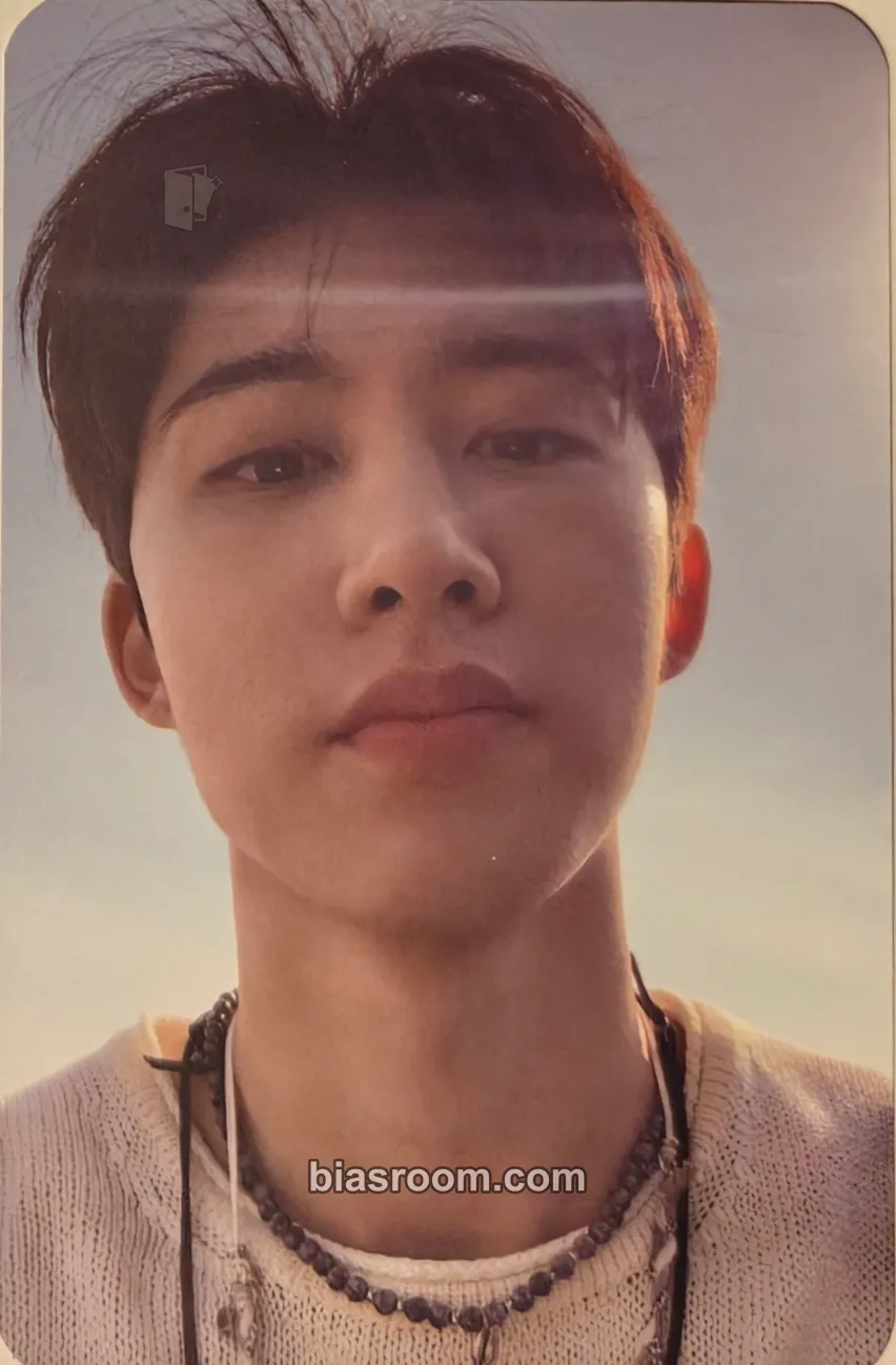 B.I Waterfall Photocard - B.I K-pop photocard