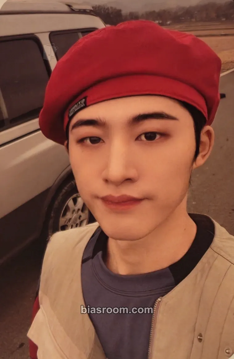 B.I Waterfall Photocard - B.I K-pop photocard
