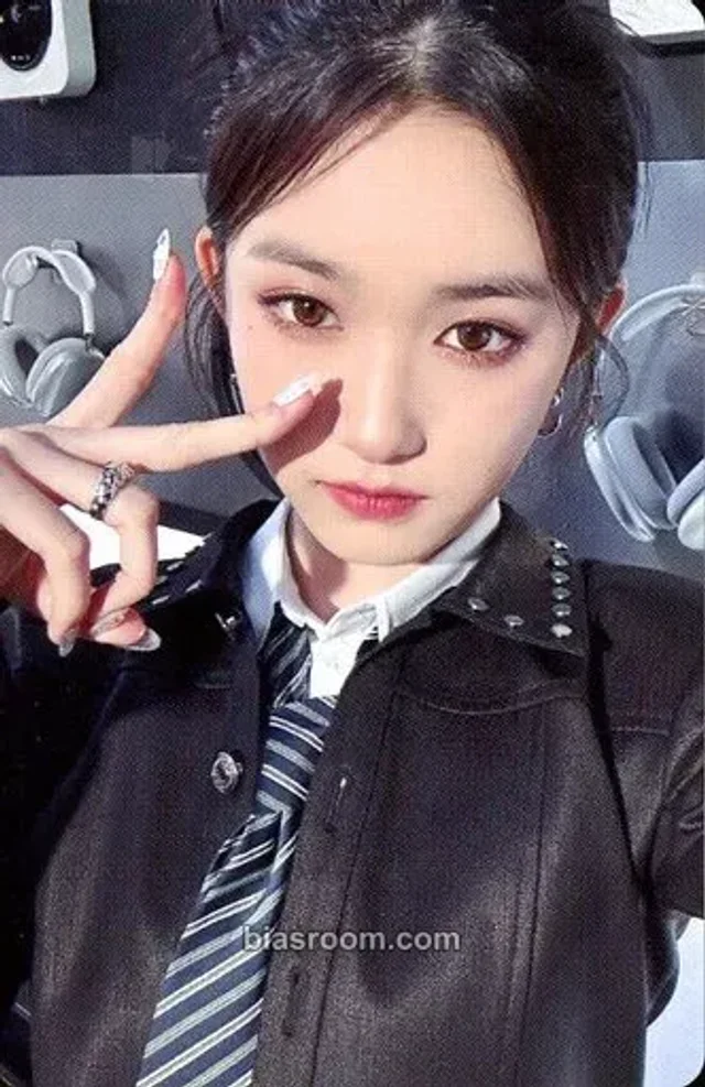 IVE - Leeseo - WAVE Album hi touch event