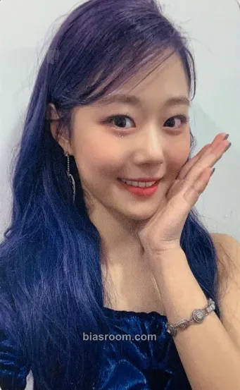Chaerin Cherry Wish Photocard - Cherry Bullet - Cherry Bullet K-pop photocard
