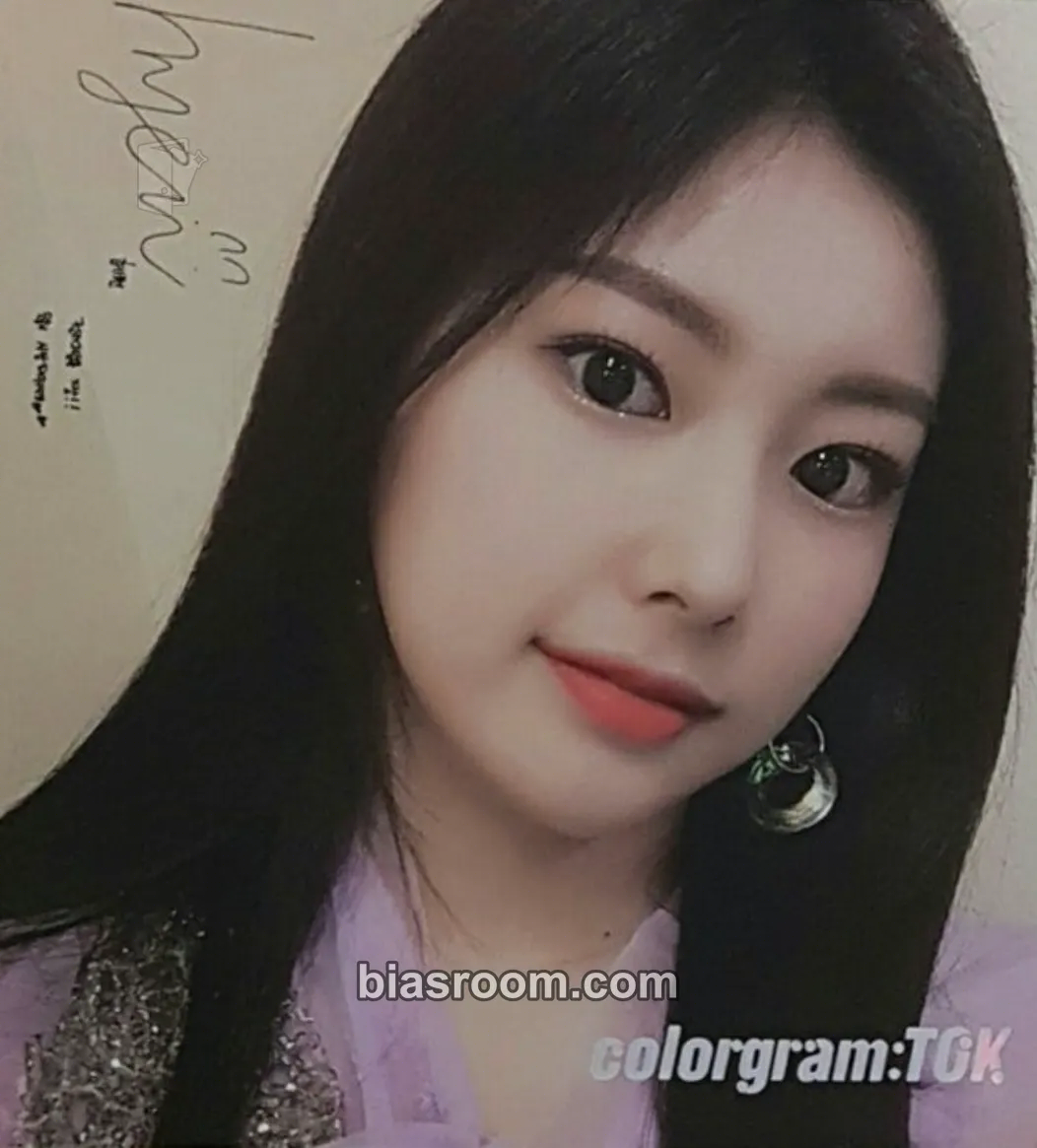 Hyewon IZ*ONE X colorgram:TOK Photocard - IZ*ONE - IZ*ONE K-pop photocard