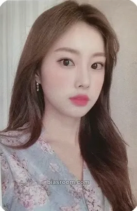Hyewon WIZ*ONE 2nd GENERATION Photocard - IZ*ONE - IZ*ONE K-pop photocard