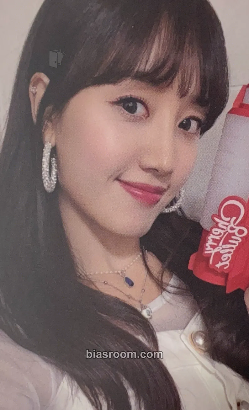 Haeyoon Cherry Bullet Official Lightstick Photocard - Cherry Bullet - Cherry Bullet K-pop photocard