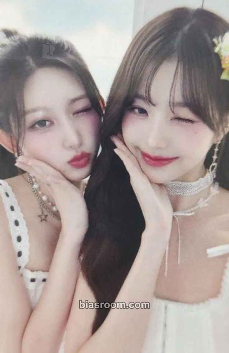 ALIVE Photocard - IVE - IVE K-pop photocard