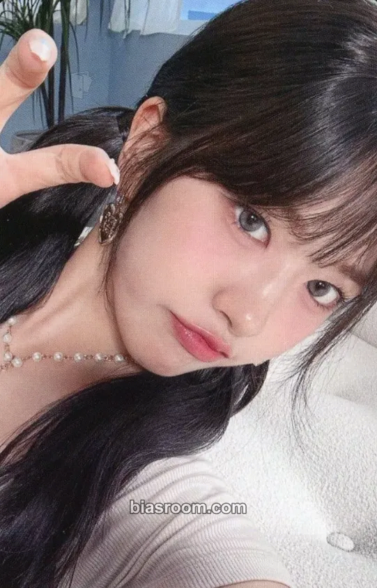 Yujin ALIVE Photocard - IVE - IVE K-pop photocard