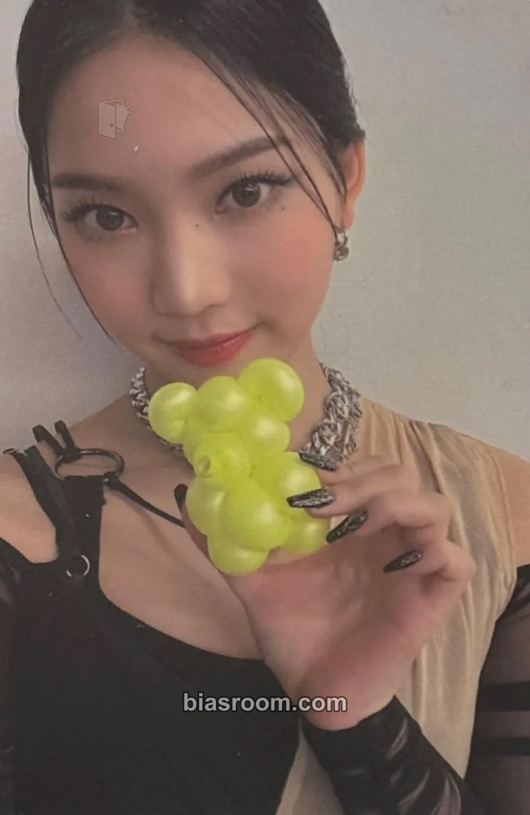 Isa YOUNG-LUV.COM Photocard - STAYC - STAYC K-pop photocard