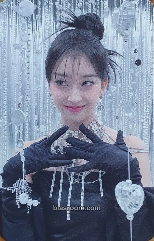 Sumin YOUNG-LUV.COM Photocard - STAYC - STAYC K-pop photocard