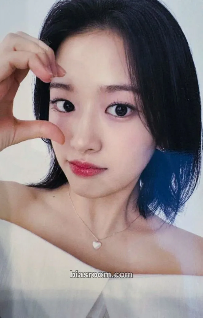 Yujin ALIVE Photocard - IVE - IVE K-pop photocard
