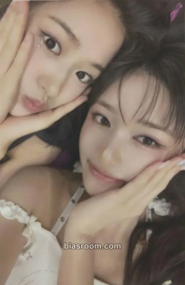 IVE - Yujin & Leeseo - ALIVE Album tokyo special event version 1