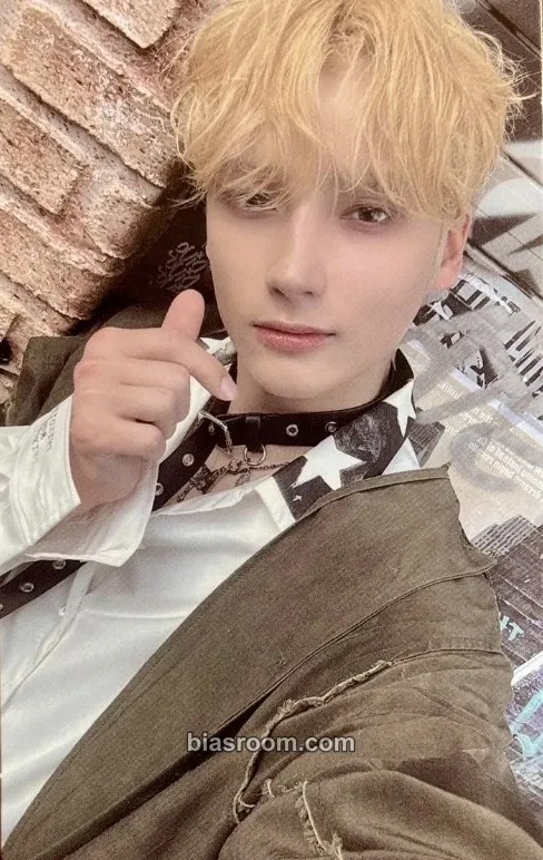 Huening Kai The Name Chapter: Freefall Photocard - TOMORROW X TOGETHER - TOMORROW X TOGETHER K-pop photocard