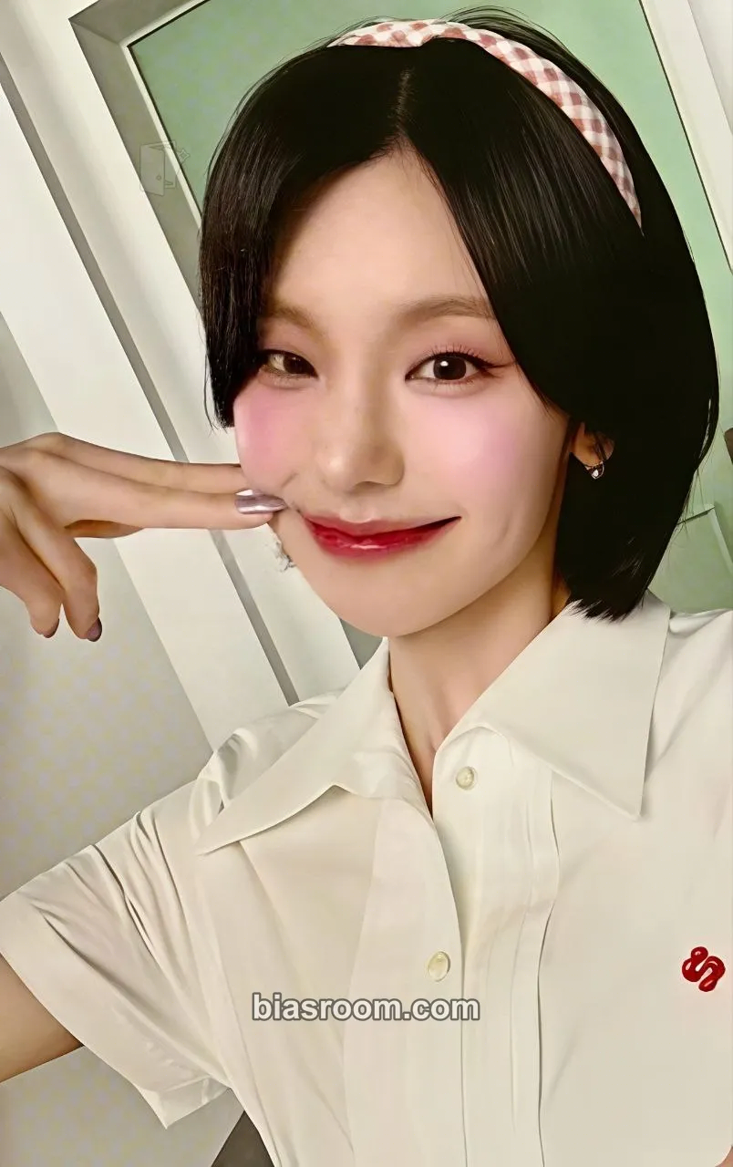 Yeji 2026: Best Friends Forever Season's Greetings Photocard - ITZY - ITZY K-pop photocard