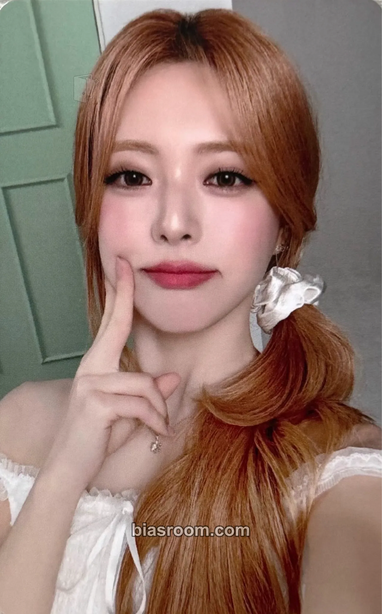 Yuna 2026: Best Friends Forever Season's Greetings Photocard - ITZY - ITZY K-pop photocard