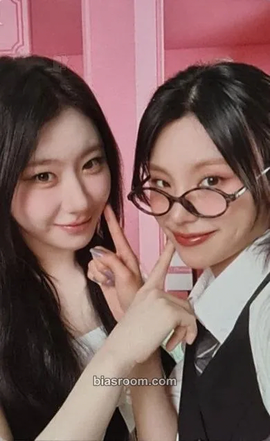 2026: Best Friends Forever Season's Greetings Photocard - ITZY - ITZY K-pop photocard