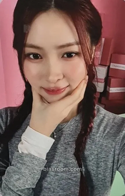 Ryujin 2026: Best Friends Forever Season's Greetings Photocard - ITZY - ITZY K-pop photocard
