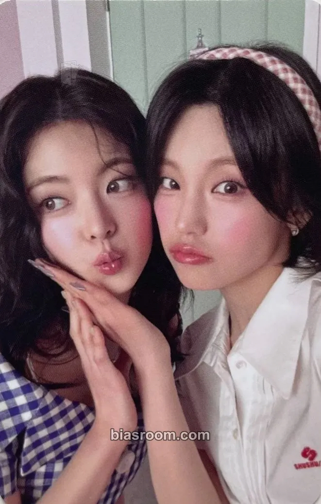 2026: Best Friends Forever Season's Greetings Photocard - ITZY - ITZY K-pop photocard