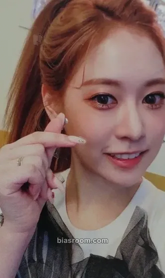 Bora Cherry Wish Photocard - Cherry Bullet - Cherry Bullet K-pop photocard