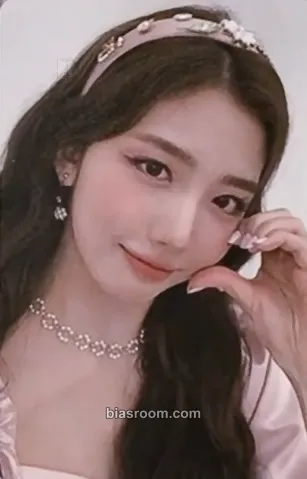 Yuju Cherry Rush Photocard - Cherry Bullet - Cherry Bullet K-pop photocard