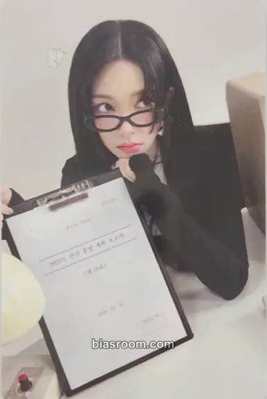 Karina Season's Greetings (2025) Photocard - aespa - aespa K-pop photocard