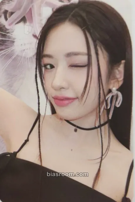 Yujin Yujin x CLIO Photocard - IVE - IVE K-pop photocard