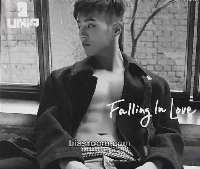 UNIQ - WOODZ - Falling in Love Album jacket card album inclusion random version