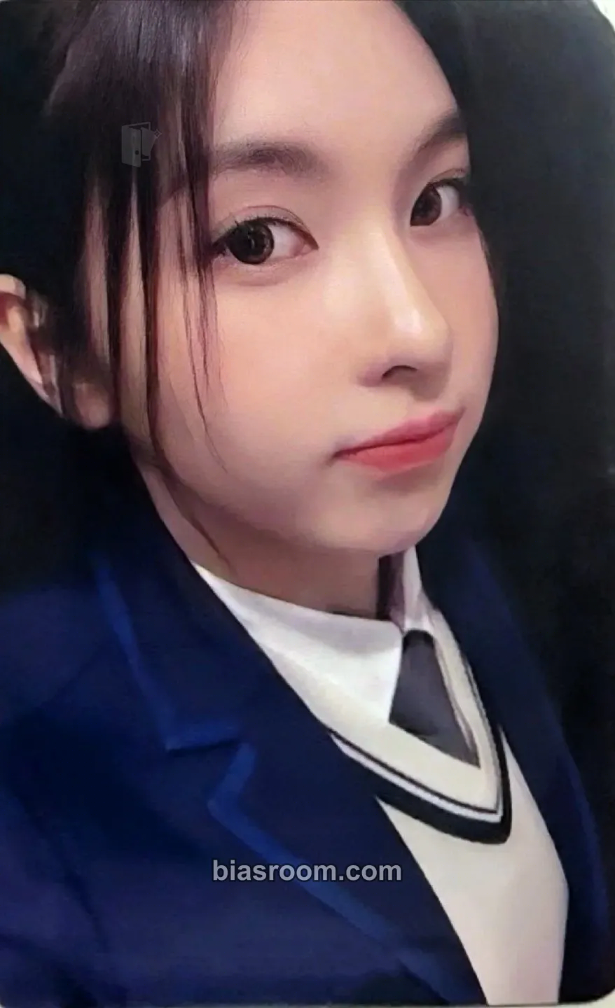 Bae ENTWURF Photocard - NMIXX - NMIXX K-pop photocard