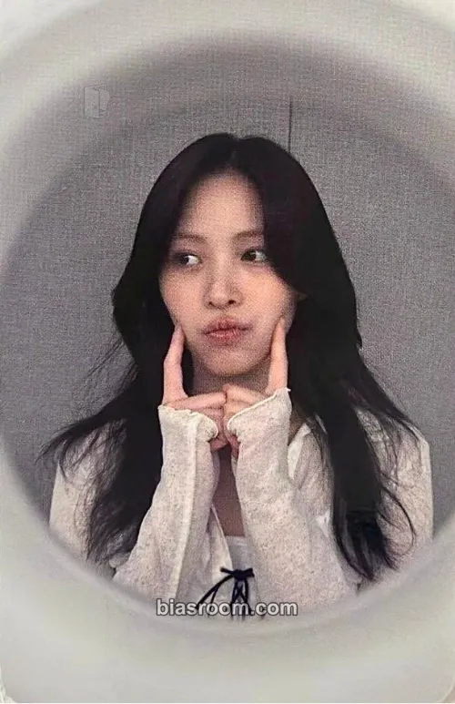 Ryujin Light Ring Ver 2 Photocard - ITZY - ITZY K-pop photocard