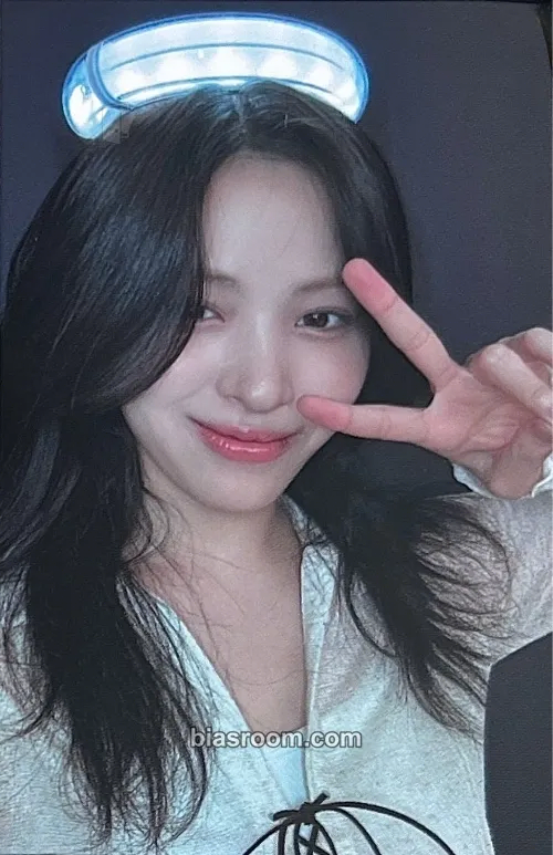 Ryujin Light Ring Ver 2 Photocard - ITZY - ITZY K-pop photocard