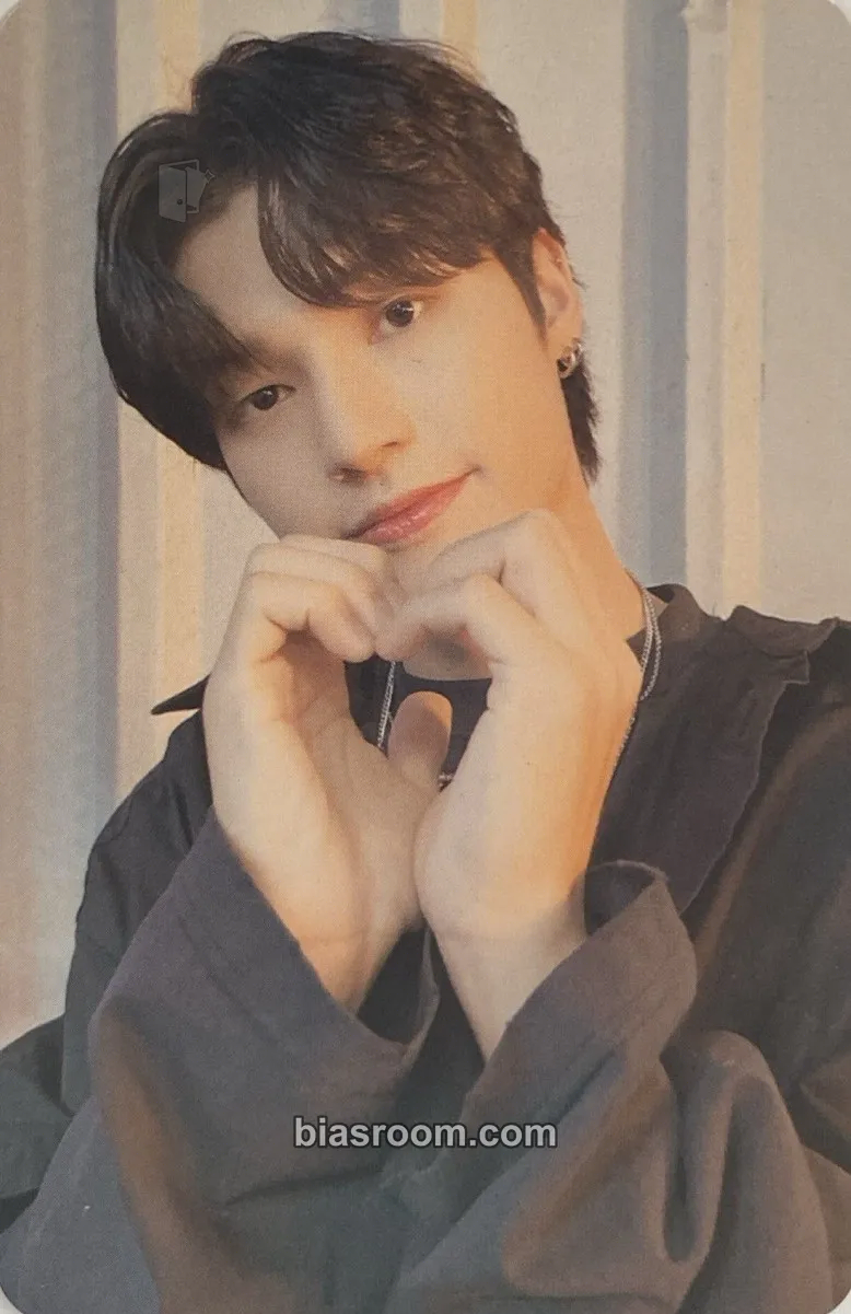 Wooyoung THE WORLD EP.1 : MOVEMENT Photocard - ATEEZ - ATEEZ K-pop photocard