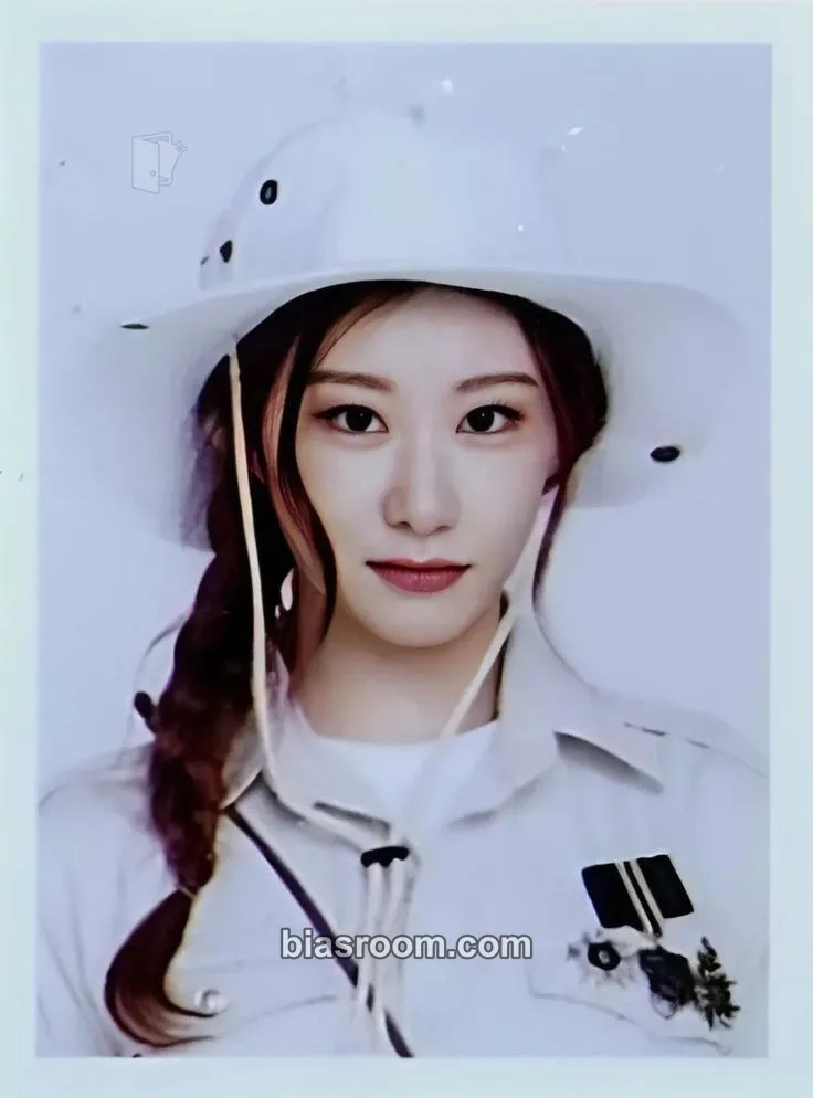 Chaeryeong The 1st Fan Meeting ITZY, MIDZY, Let's Fly! "Adventure of ITZY⎈MIDZY Master" Photocard - ITZY - ITZY K-pop photocard