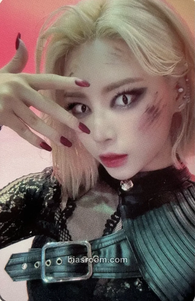 PinkFantasy - SeeA - Alice In Wonderland Album album photocard poison version