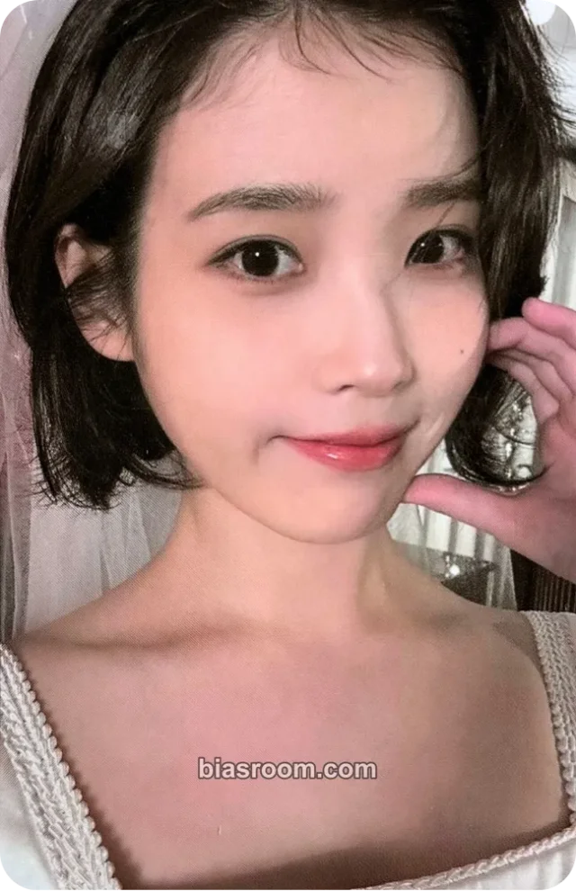 IU - IU - IU HEREH TOUR Event photocard set tour merch
