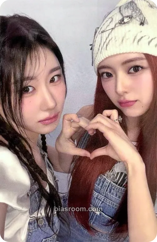 The 3rd Fan Meeting ITZY, MIDZY, Let's Fly! "Cells of Faith" Photocard - ITZY - ITZY K-pop photocard