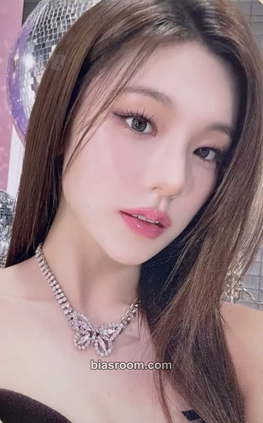 Yeji JYP JAPAN POPUP STORE 2024 Photocard - ITZY - ITZY K-pop photocard