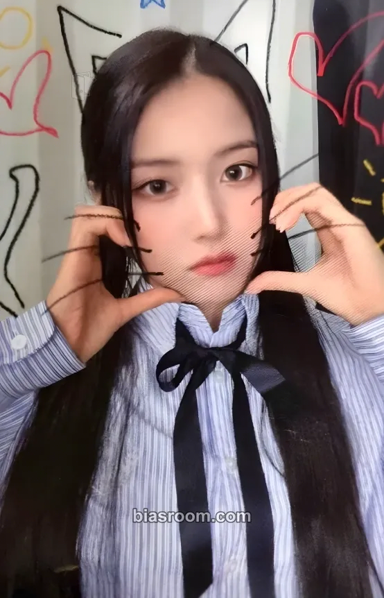 Jiwoo ENTWURF Photocard - NMIXX - NMIXX K-pop photocard