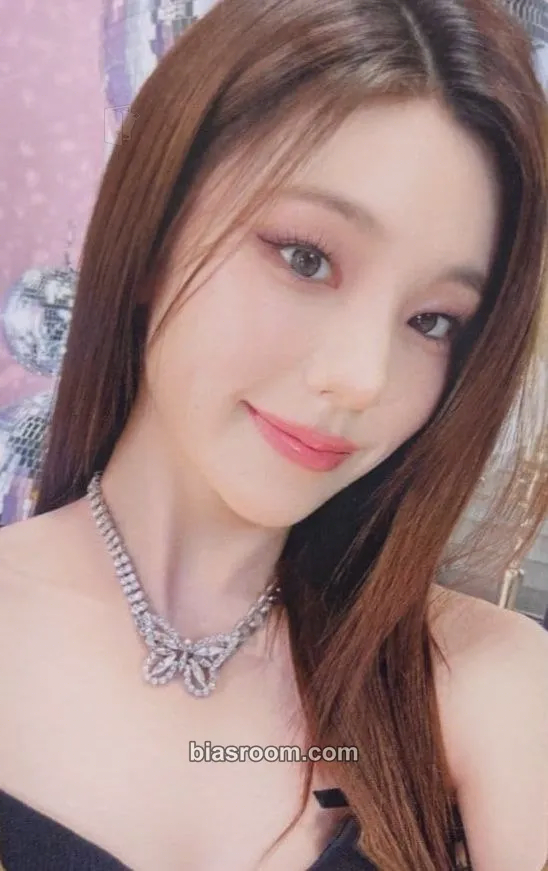 Yeji JYP JAPAN POPUP STORE 2024 Photocard - ITZY - ITZY K-pop photocard