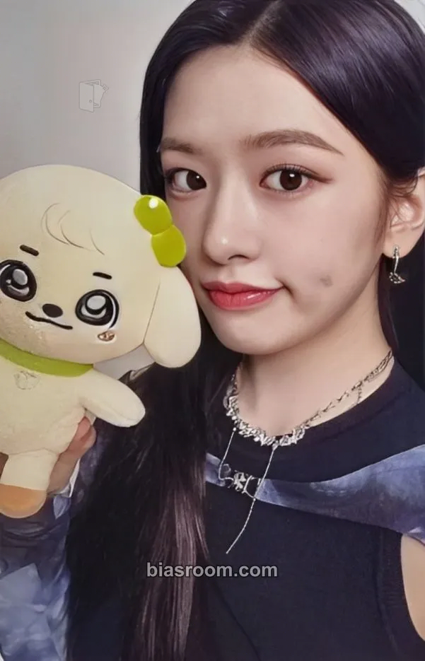 Yujin IVE x MINIVE POP-UP STORE ‘MINIVE PARK’ Photocard - IVE - IVE K-pop photocard