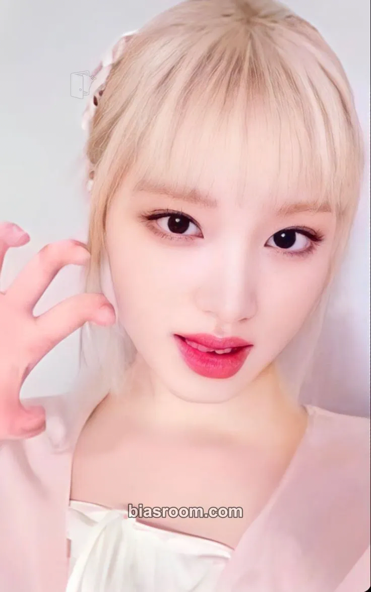 Liz 2024 Season's Greetings: A Fairy's Wish Photocard - IVE - IVE K-pop photocard