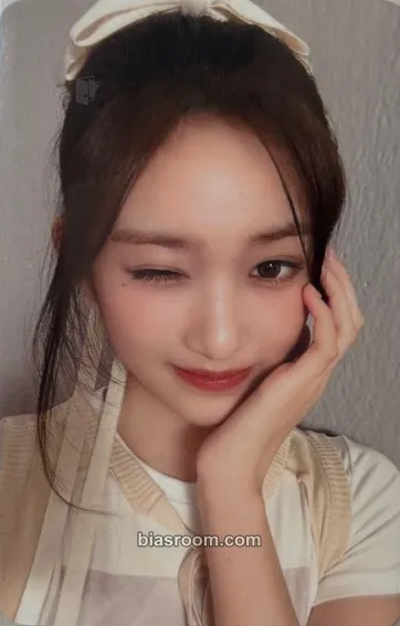 Leeseo 2024 Season's Greetings: A Fairy's Wish Photocard - IVE - IVE K-pop photocard