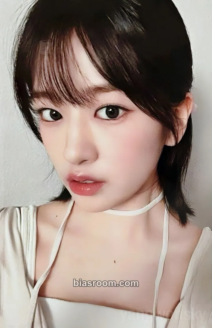 Yujin 2024 Season's Greetings: A Fairy's Wish Photocard - IVE - IVE K-pop photocard