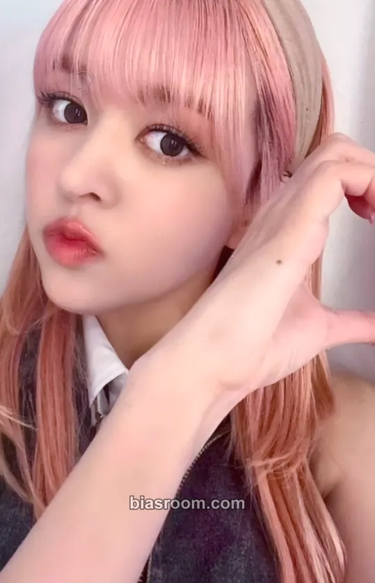 Lily Expérgo Photocard - NMIXX - NMIXX K-pop photocard