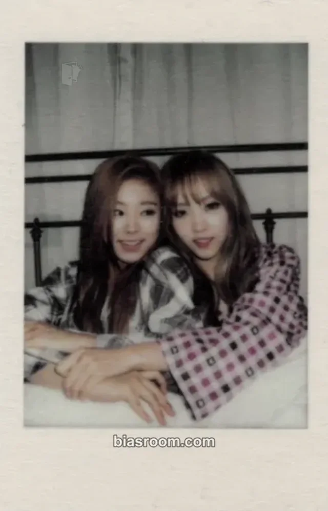 MAMAMOO - Solar & Wheein - Melting Album kihno version polaroid set
