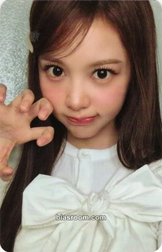 Carmen FOCUS Photocard - Hearts2Hearts - Hearts2Hearts K-pop photocard