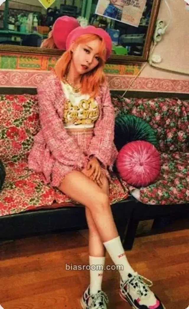 MAMAMOO - Moonbyul - Selfish Album kihno version photocard set album photocard solo album