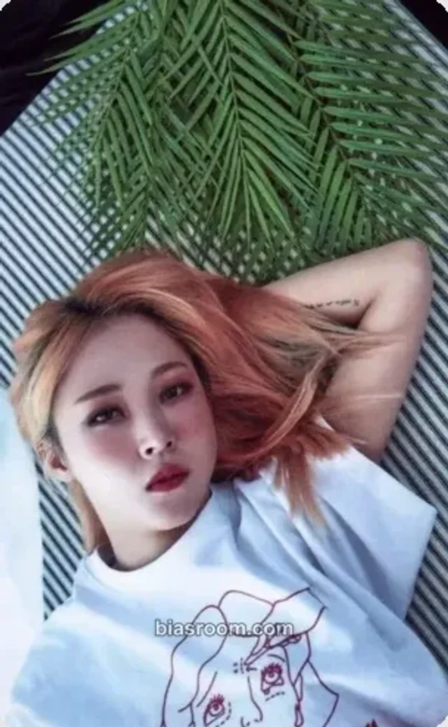 MAMAMOO - Moonbyul - Selfish Album kihno version photocard set album photocard solo album
