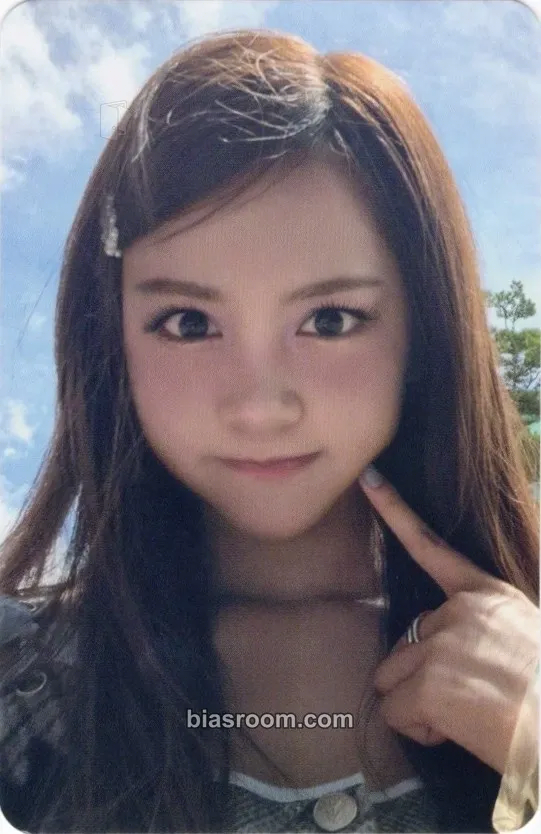 Carmen FOCUS Photocard - Hearts2Hearts - Hearts2Hearts K-pop photocard