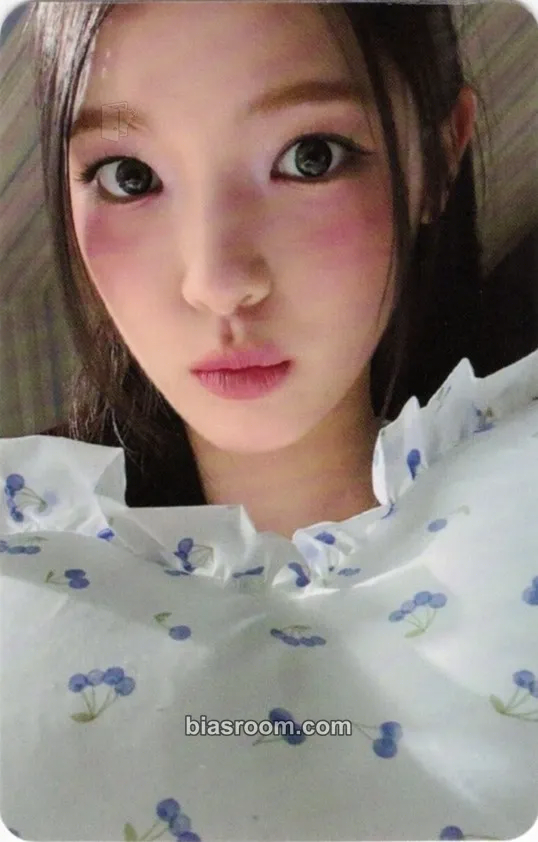 Yuha FOCUS Photocard - Hearts2Hearts - Hearts2Hearts K-pop photocard